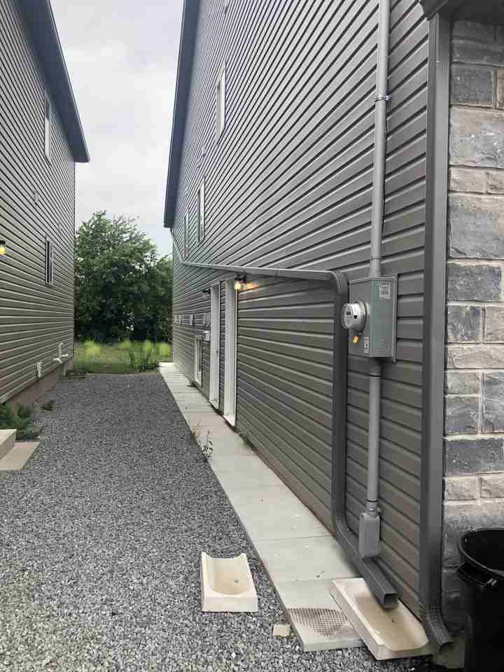 105 Merritt Rd - Photo 2 of 13