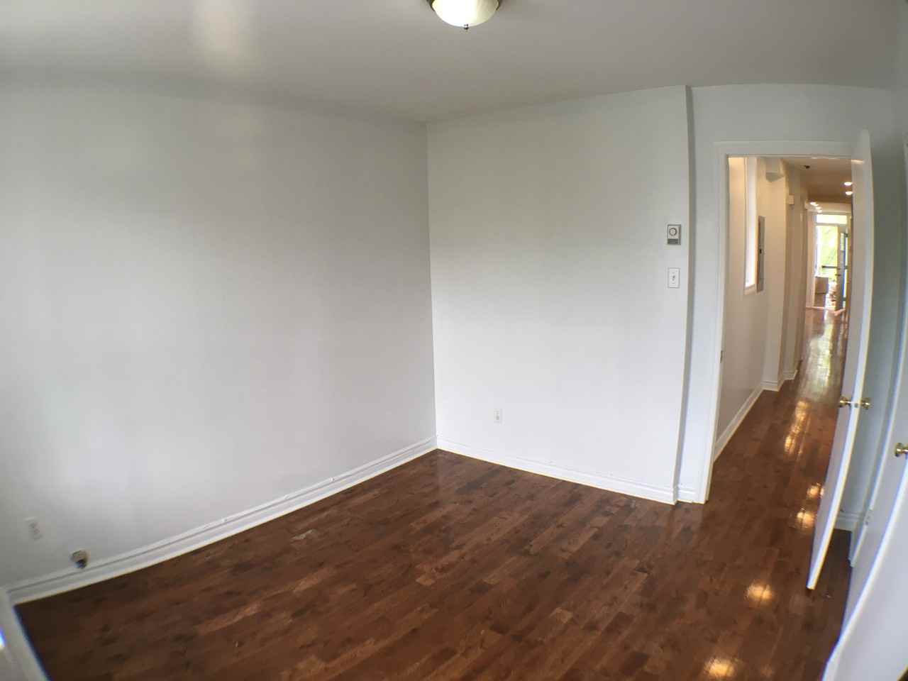 492 4e Av - Photo 3 of 11