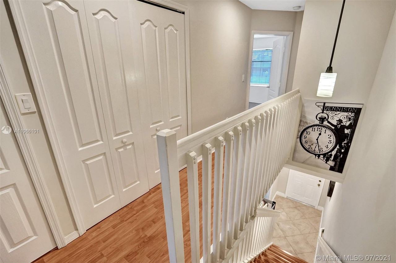 3186 Southwest 129th Terrace - Photo 3 of 5