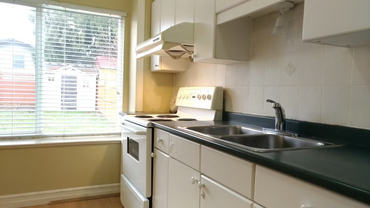 6049 Rumble Street - Photo 4 of 8