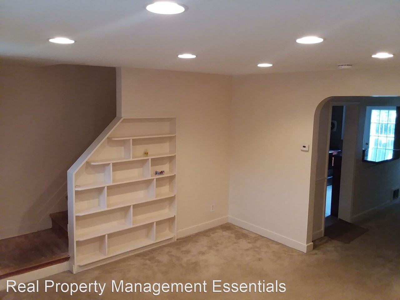 976 Masefield Rd - Photo 3 of 15