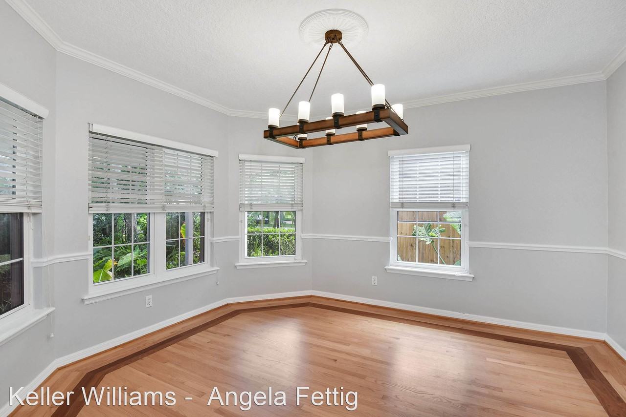 1580 Oakhurst Ave - Photo 3 of 34