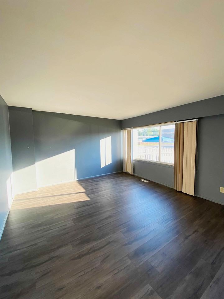972 Johnson St #1 - Photo 3 of 17