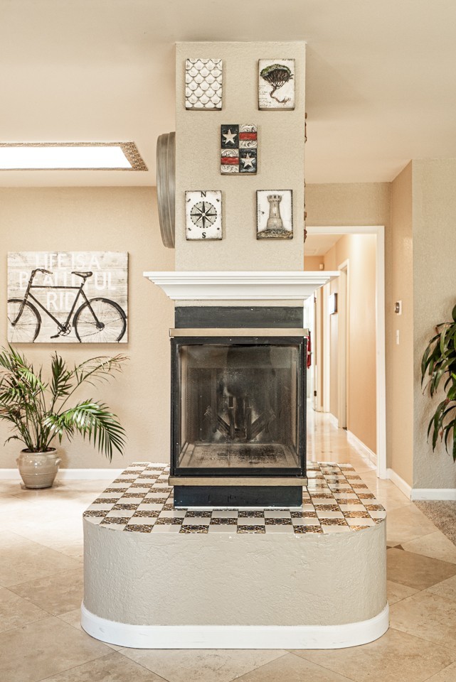 1585 Ionian St #1 - Photo 4 of 12