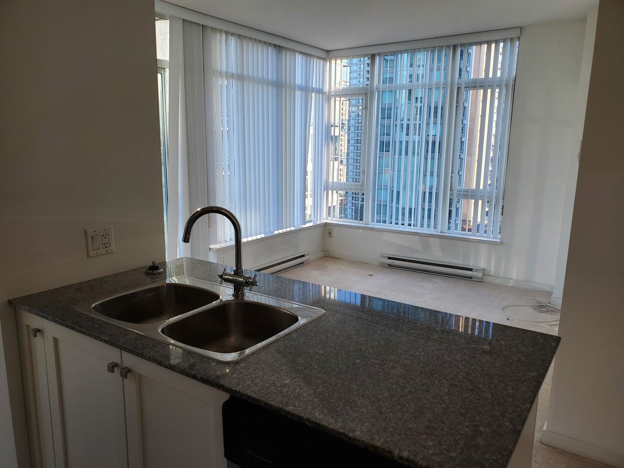 480 Robson Street - Photo 5 of 17