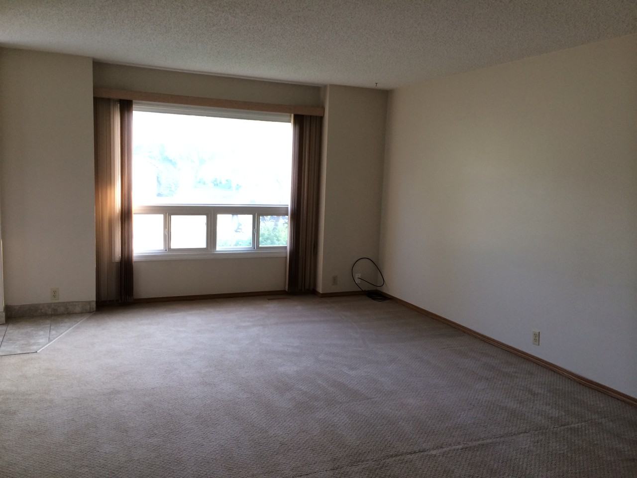 2131 Oak Street - Photo 3 of 9