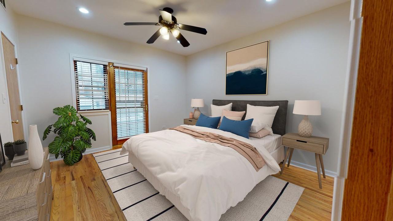Bright and spacious Noble Square duplex near vibrant Wicker Park - Photo 6 of 19
