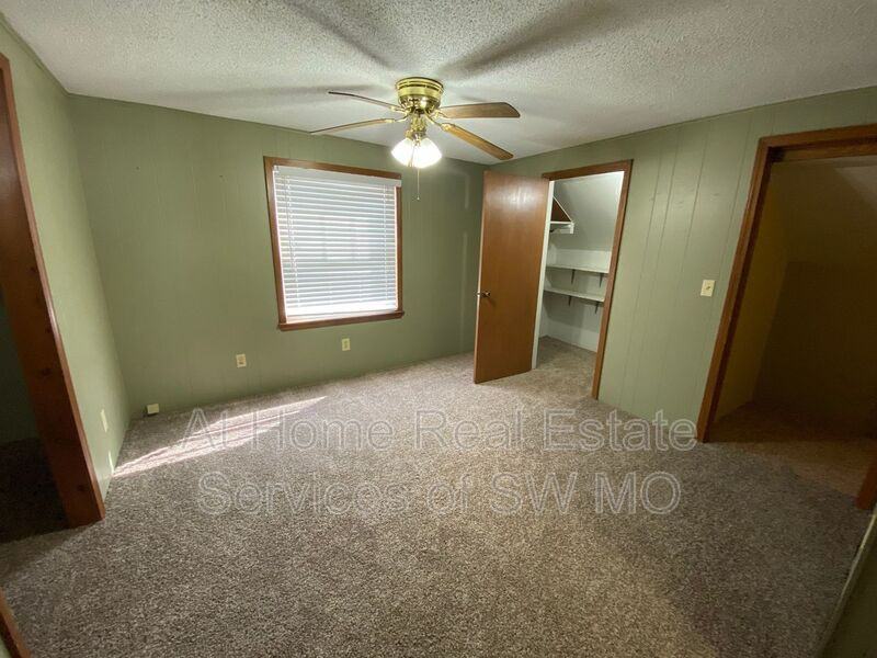 808 E Walnut St #7 - Photo 2 of 6