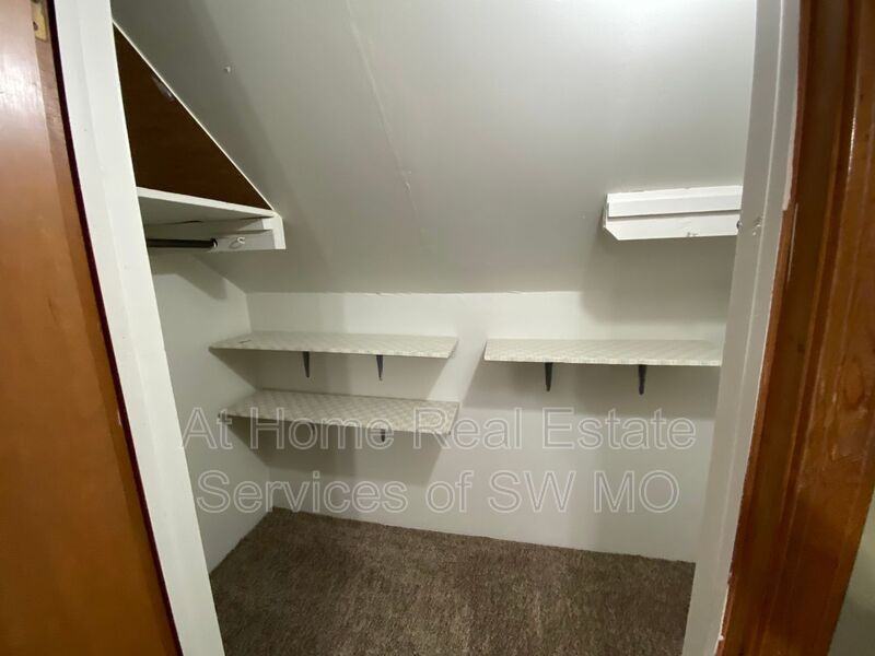 808 E Walnut St #7 - Photo 5 of 6