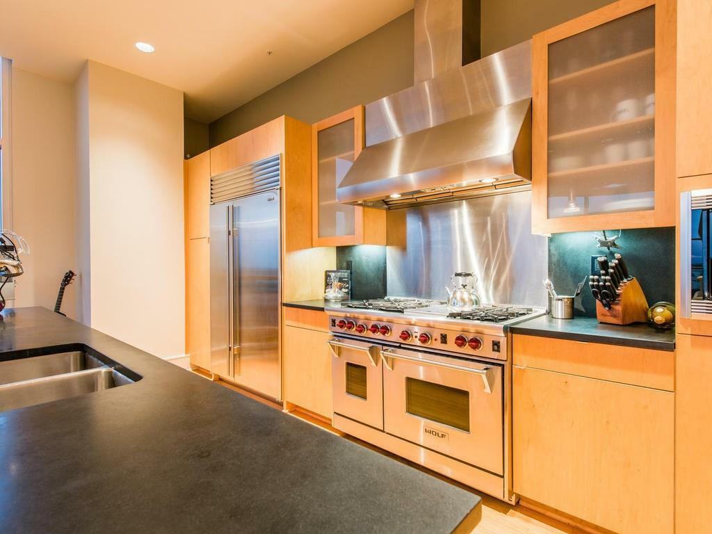 555 E 5th St #2901 - Photo 4 of 18