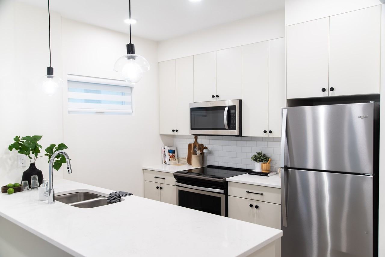 653 McMillan Avenue - Photo 3 of 12