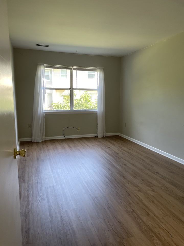 310 Fox Run - Photo 3 of 10