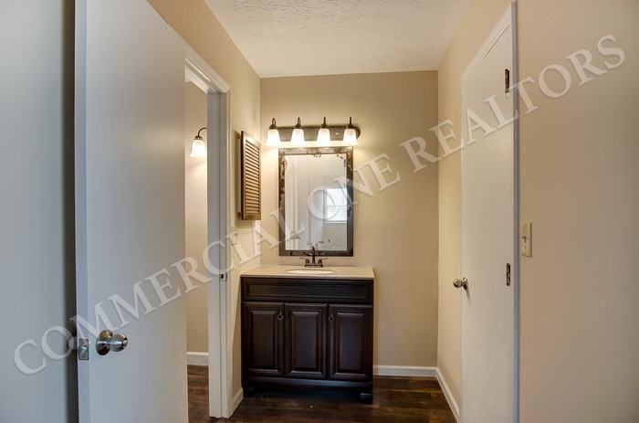 7615 Foxboro Ln - Photo 2 of 12