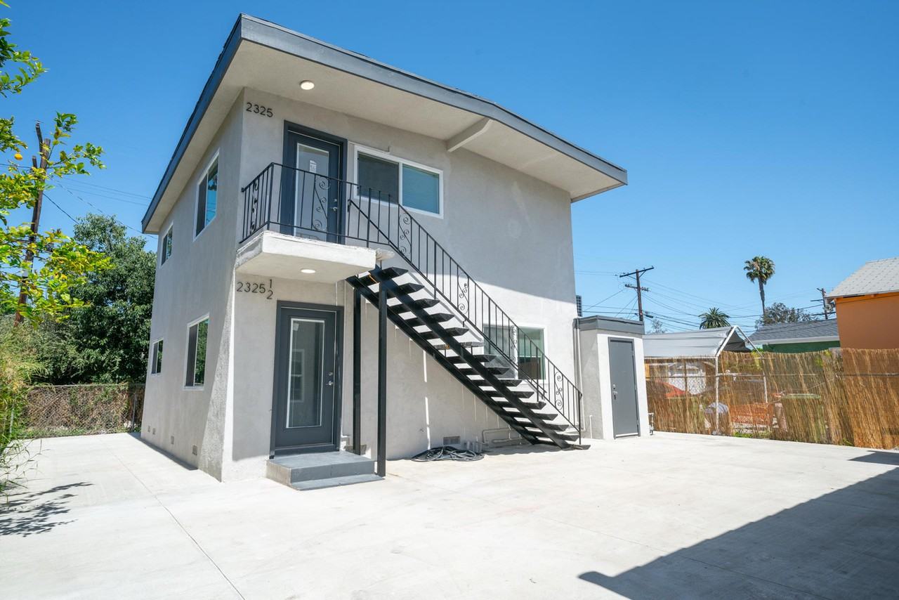 2325 1/2 S Sycamore Ave #2325-1-2 - Photo 4 of 19