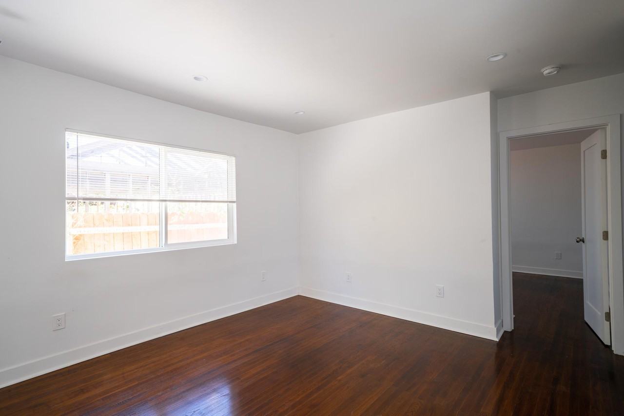 2325 1/2 S Sycamore Ave #2325-1-2 - Photo 6 of 19