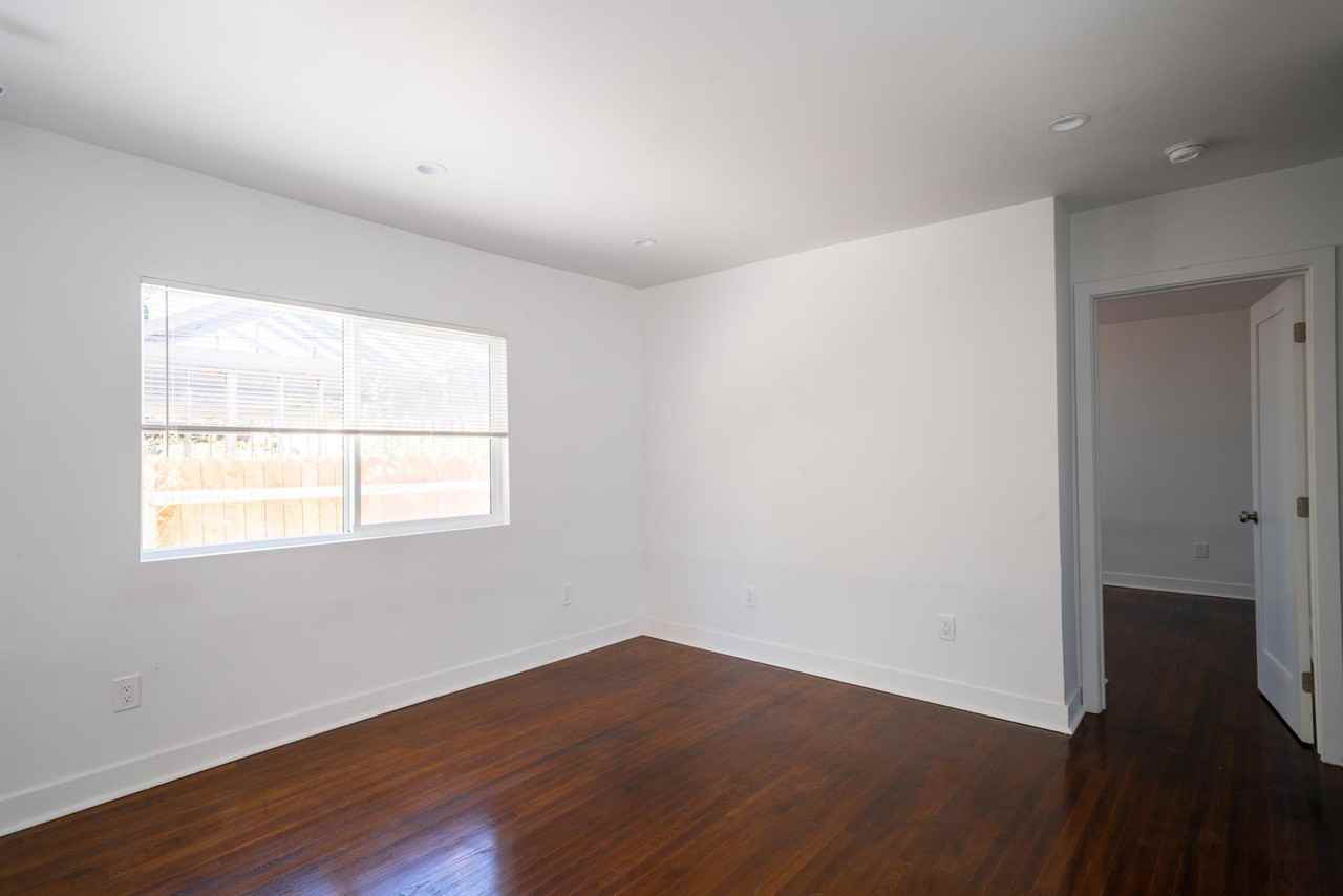2325 1/2 S Sycamore Ave #2325-1-2 - Photo 2 of 19