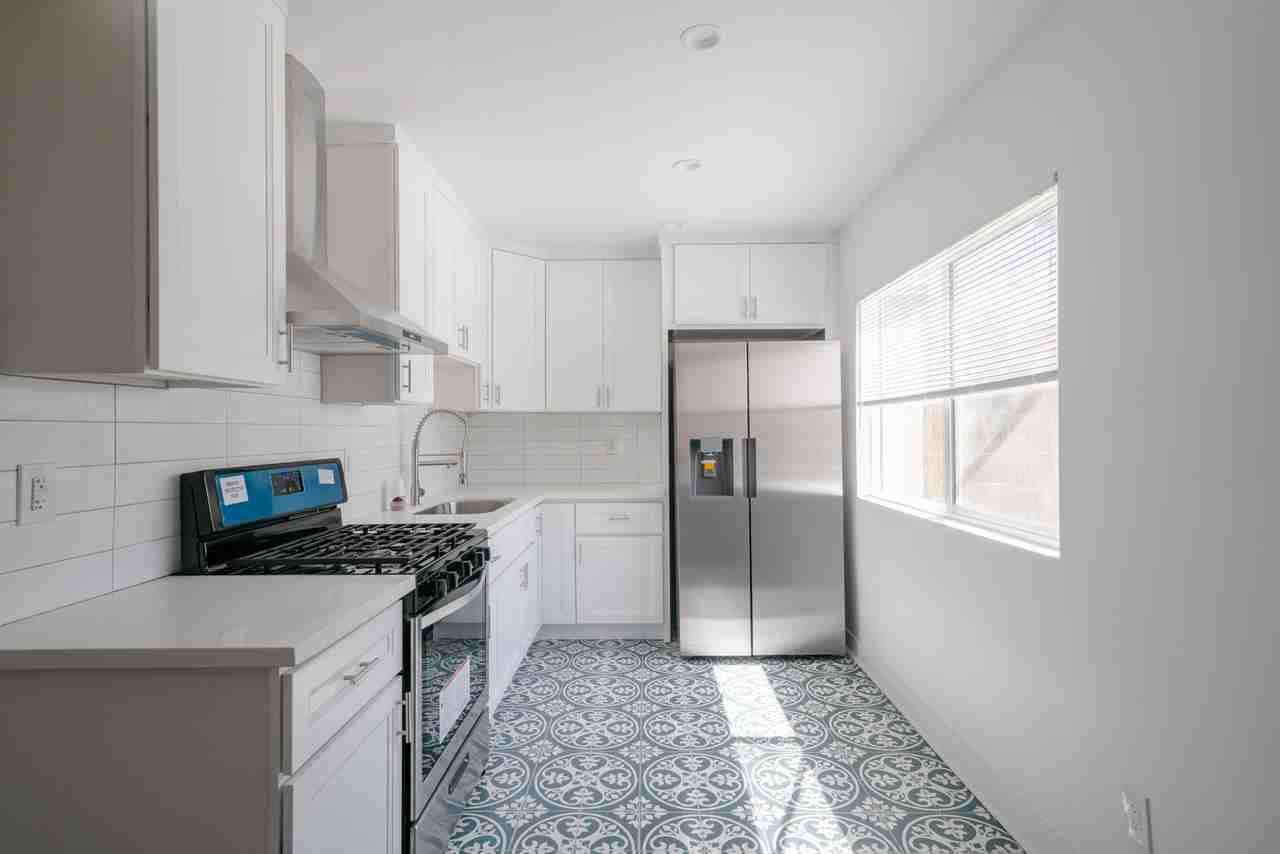 2325 1/2 S Sycamore Ave #2325-1-2 - Photo 3 of 19