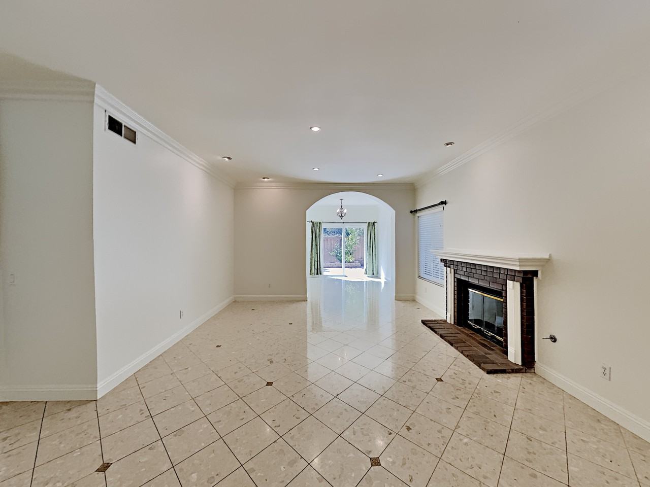2212 Summerhill Dr - Photo 2 of 23
