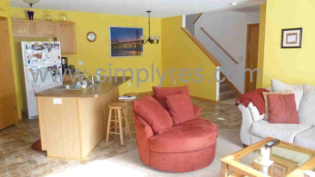 2761 Ridgeview Dr - Photo 2 of 14