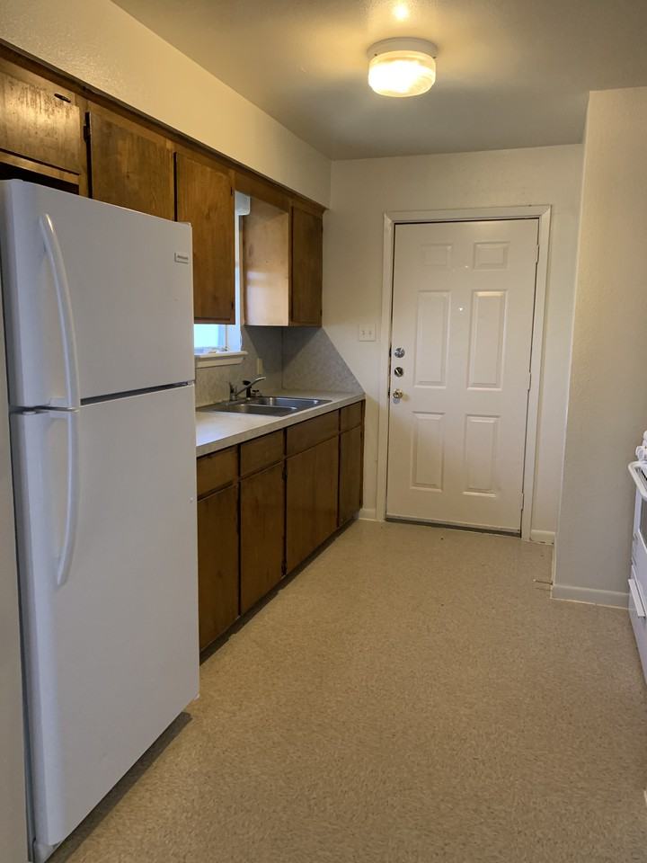 744 W Avenue B - Photo 2 of 4