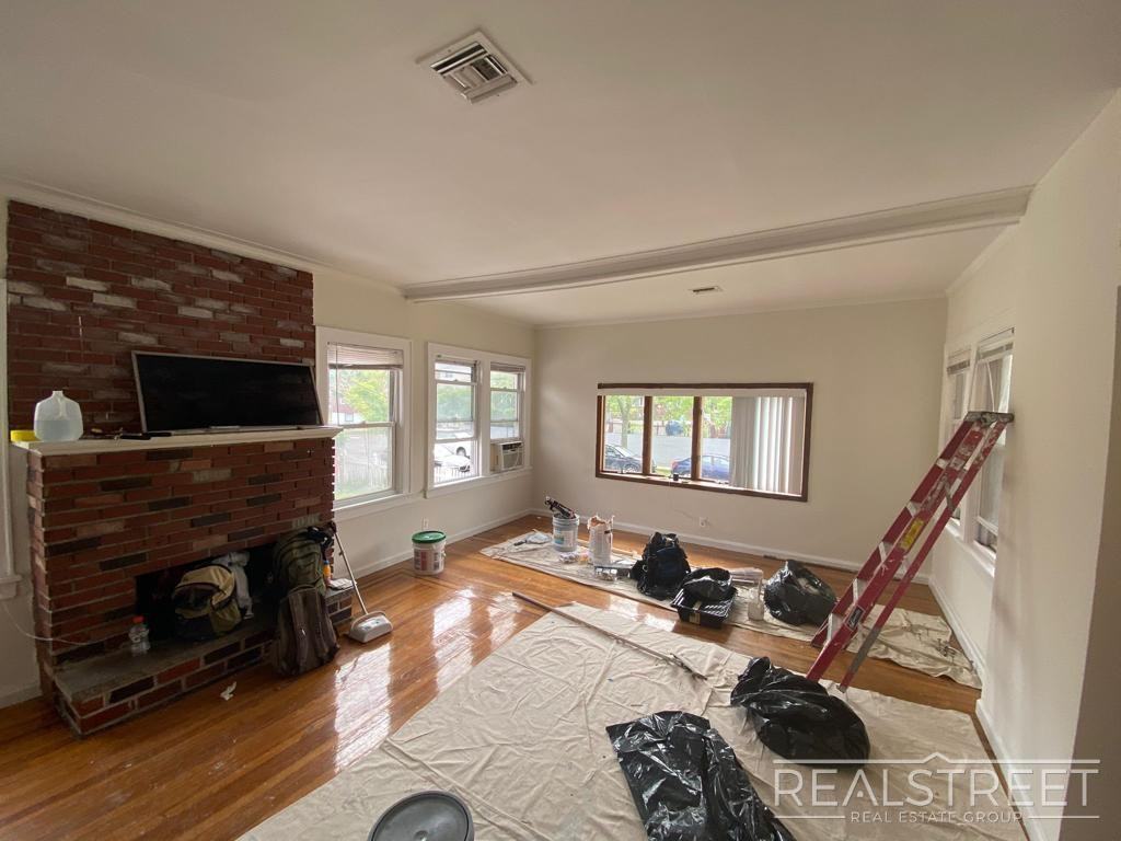 360 Beach 13th St - Photo 3 of 20
