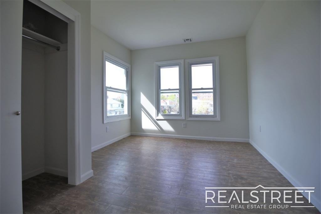 502 Lincoln St - Photo 2 of 2