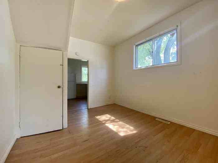 471 Stella Ave - Photo 2 of 10