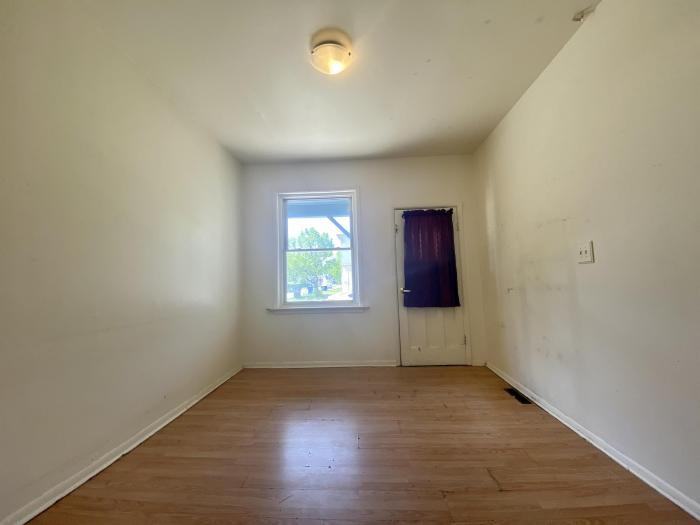 471 Stella Ave - Photo 3 of 10