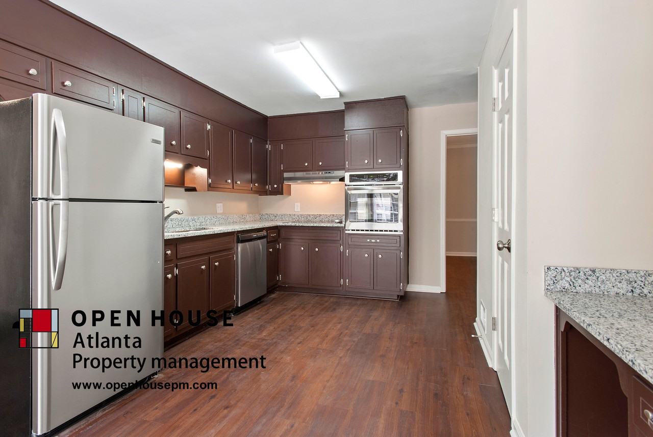 1250 Ridgefield Dr - Photo 3 of 10
