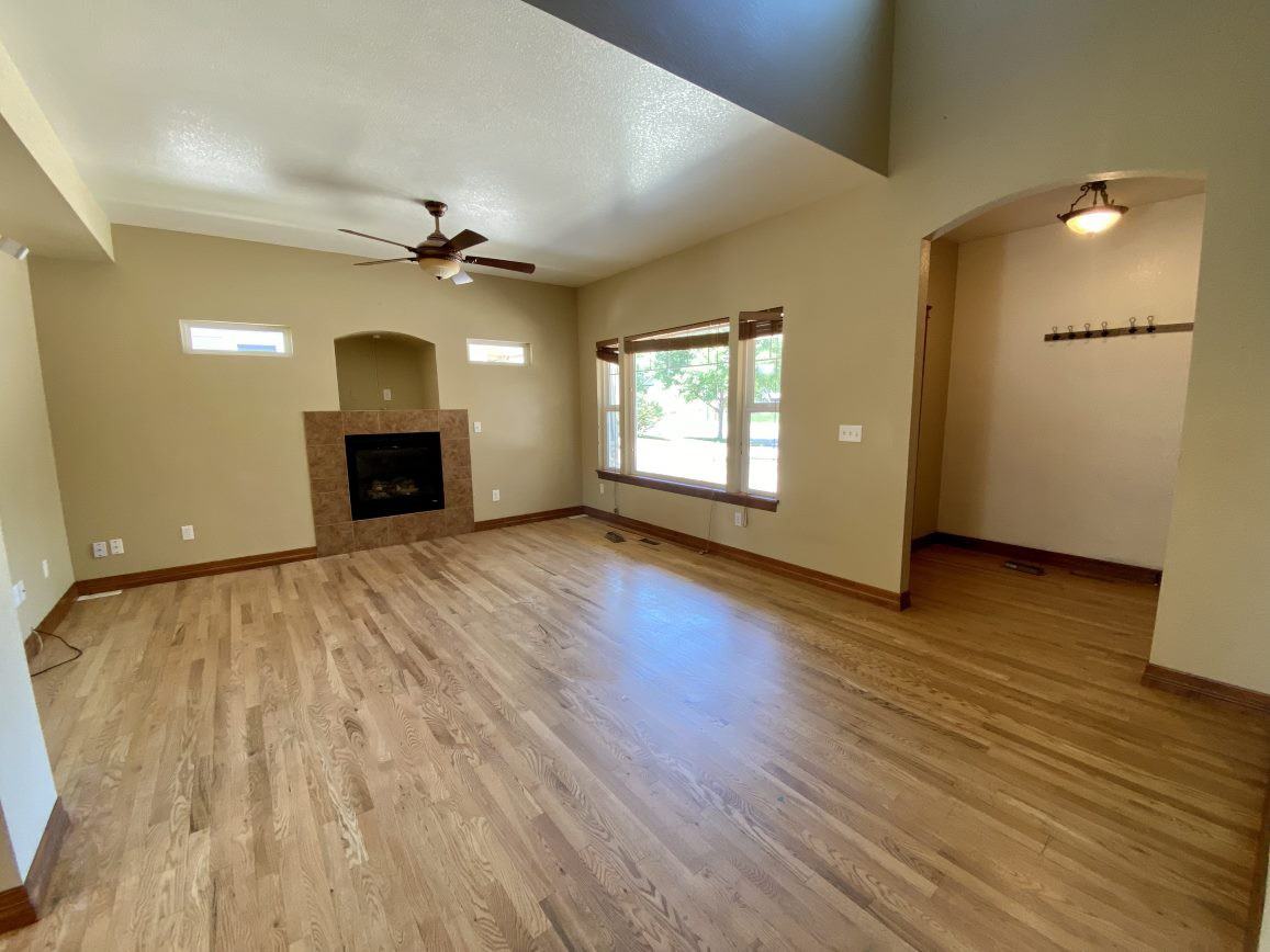 2209 Sunbury Ln - Photo 2 of 27