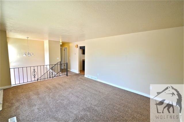 1085 Es - Photo 3 of 19