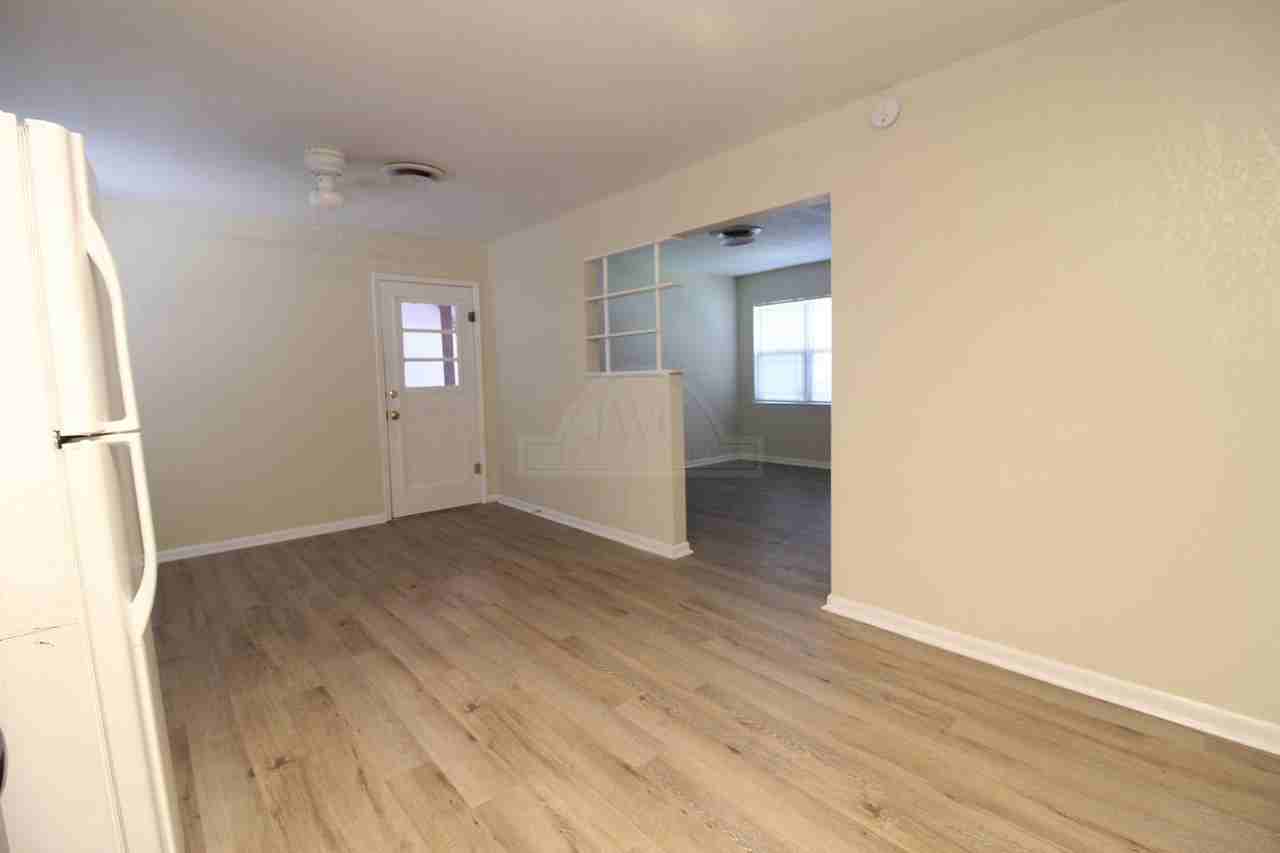 805 Sandy Ct - Photo 3 of 12