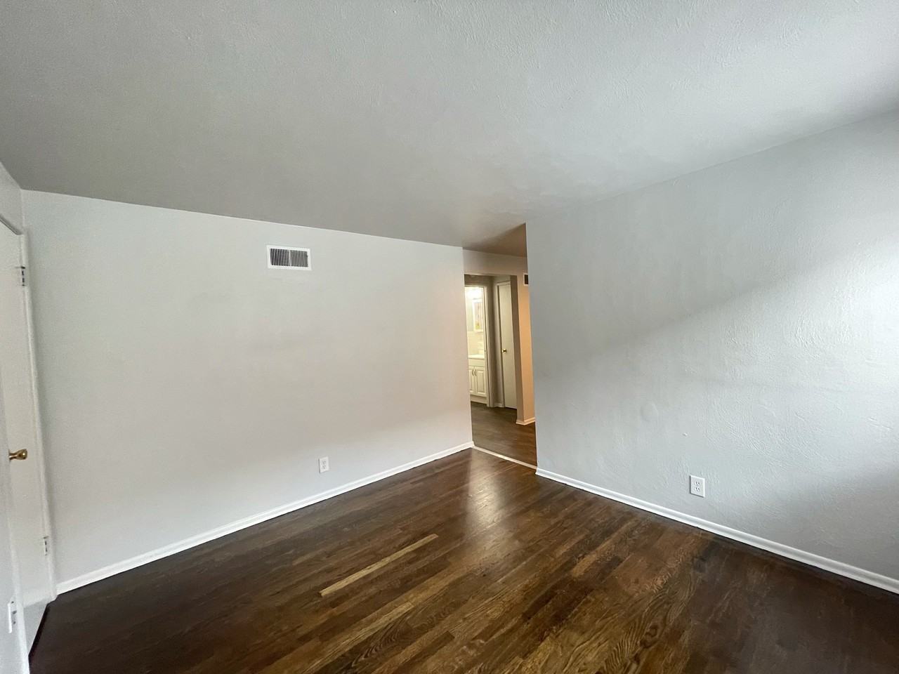 Hallmark Apartments - Photo 2 of 4