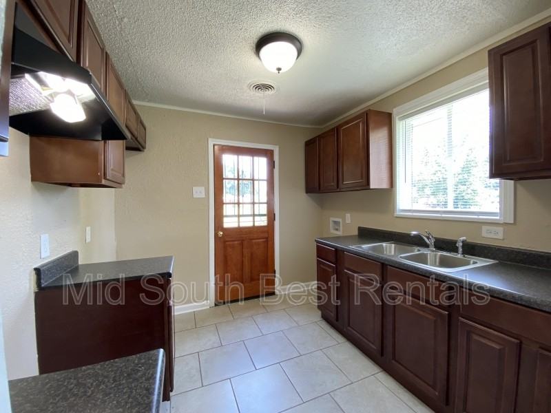 2921 Southwall St - Photo 3 of 6