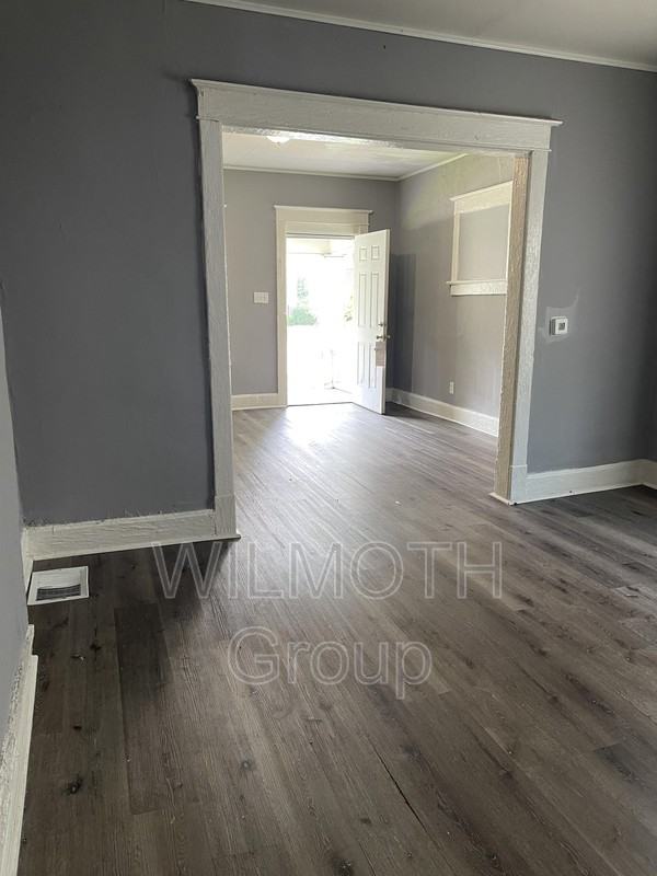 4818 E Washington St - Photo 3 of 10