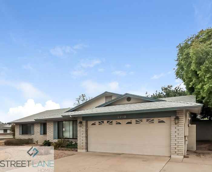 2715 W Acoma Dr - Photo 2 of 15