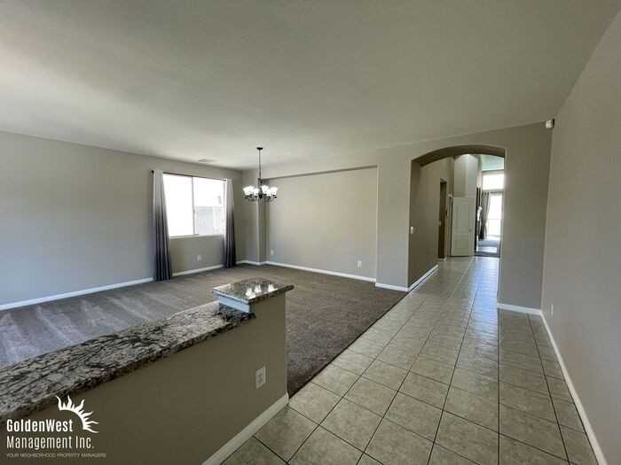 2714 Langlade Ave - Photo 3 of 25