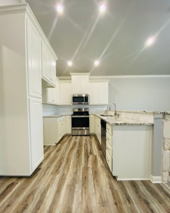 718 S Main St #718 - Photo 5 of 14