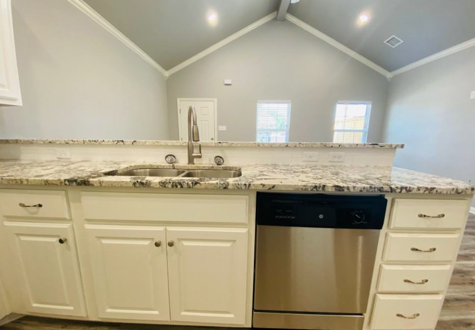 718 S Main St #718 - Photo 6 of 14