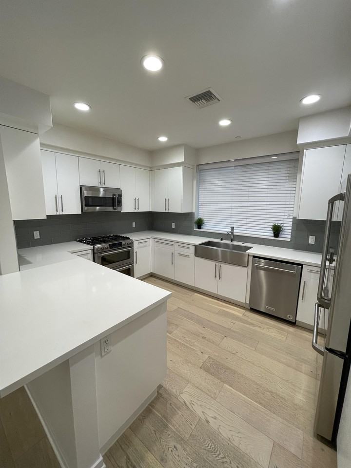 4240 Laurel Canyon Blvd #203 - Photo 2 of 13