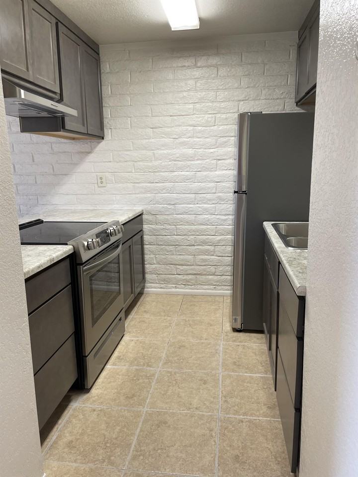 3416 E Monte Vista Dr #3416 - Photo 5 of 10