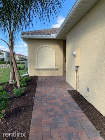 2044 Wellington St - Photo 3 of 29