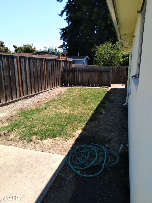 1293 Grove Way - Photo 3 of 11