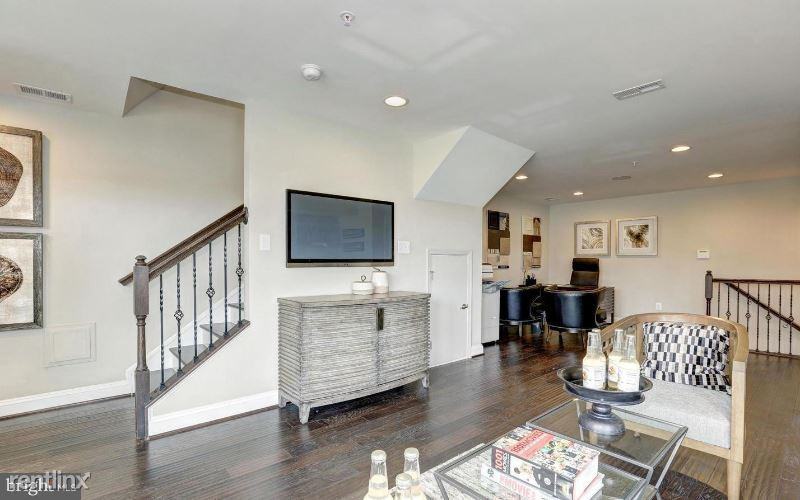 22101 Broadway Ave - Photo 2 of 4