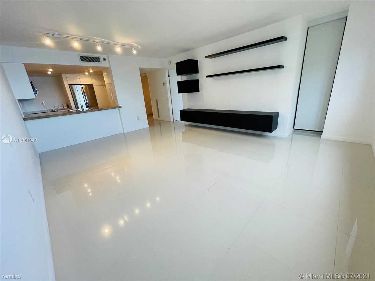 540 Brickell Key Dr - Photo 2 of 28