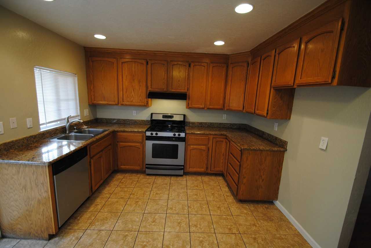 200 Cleveland Ave - Photo 2 of 8