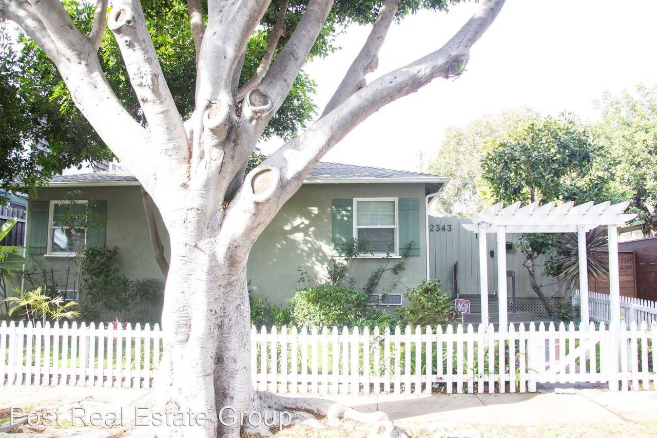 2343 Oak St #1 - Photo 3 of 17