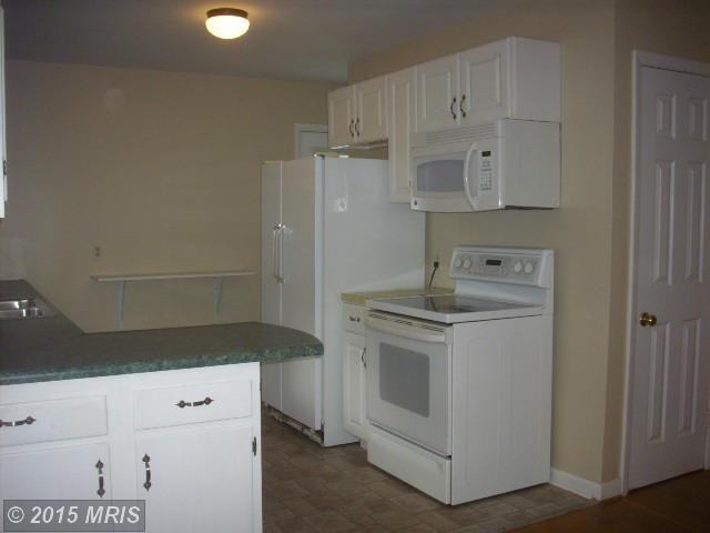 18323 College Rd - Photo 2 of 9