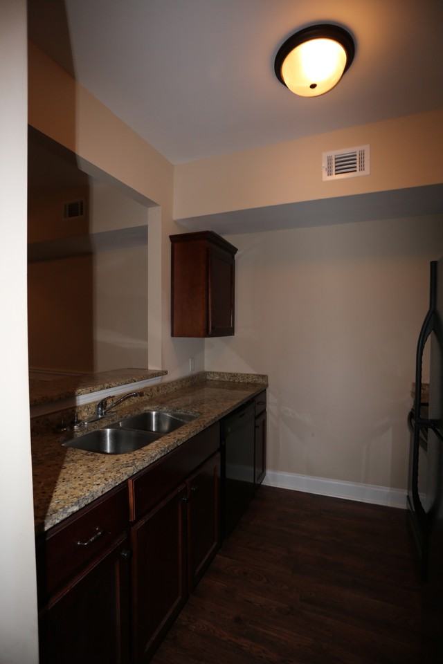 112 Reserve Ln - Photo 2 of 5