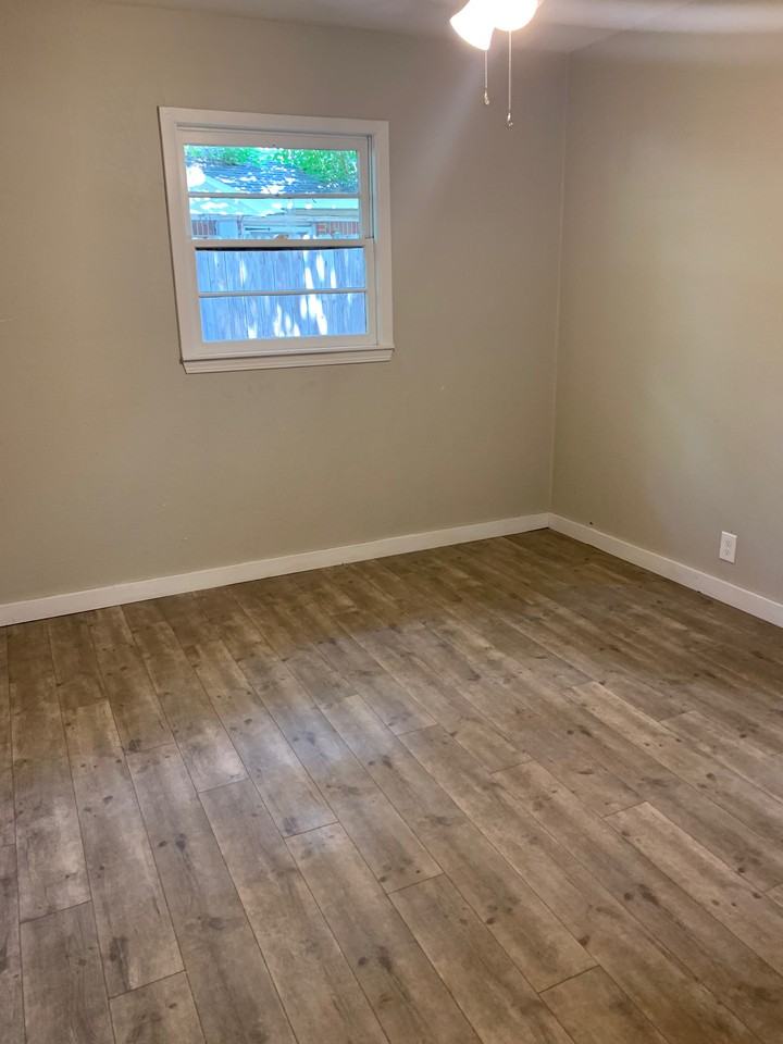 228 N Joann St - Photo 3 of 5